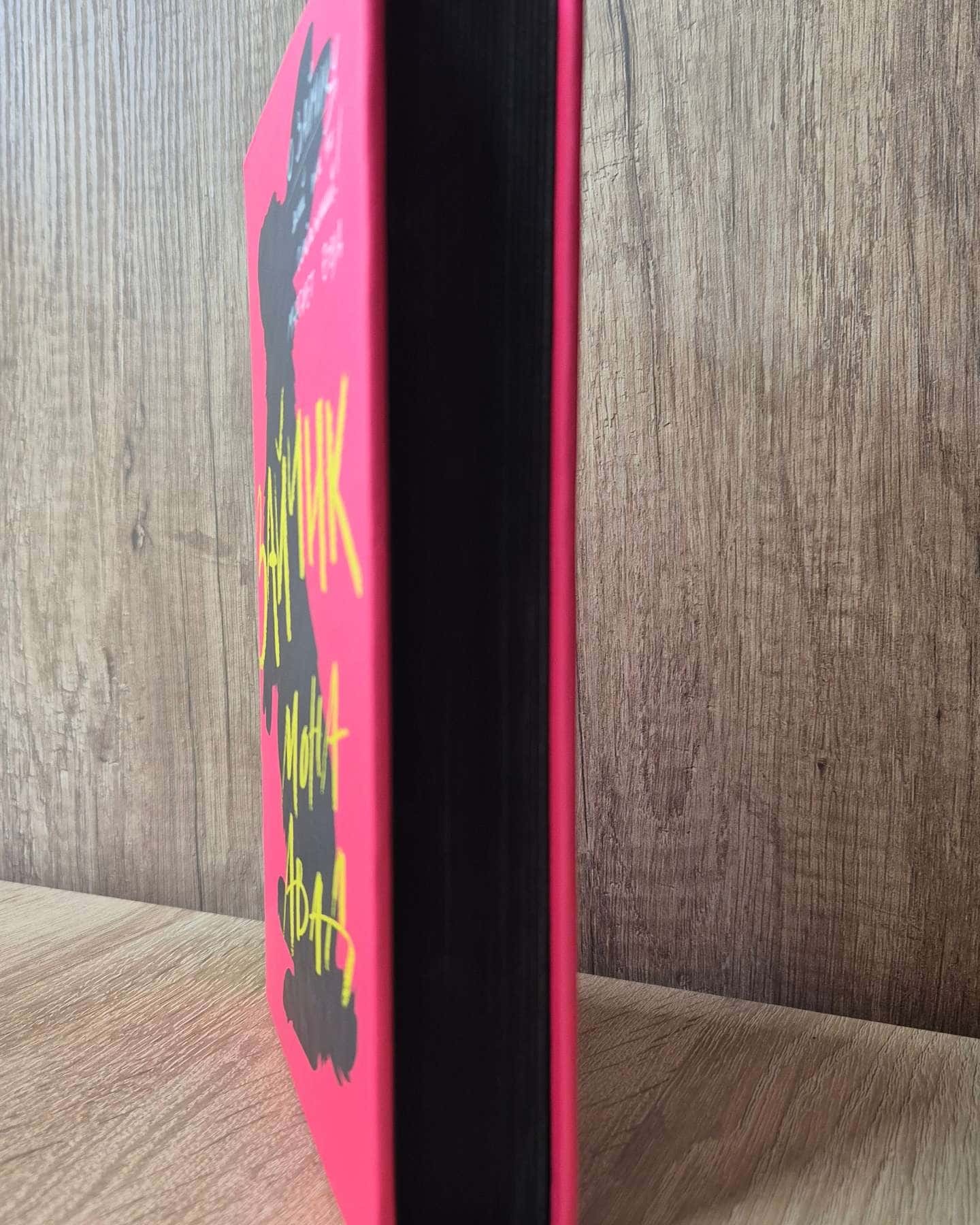 Зайчик (рожева книга) — Мона Авад